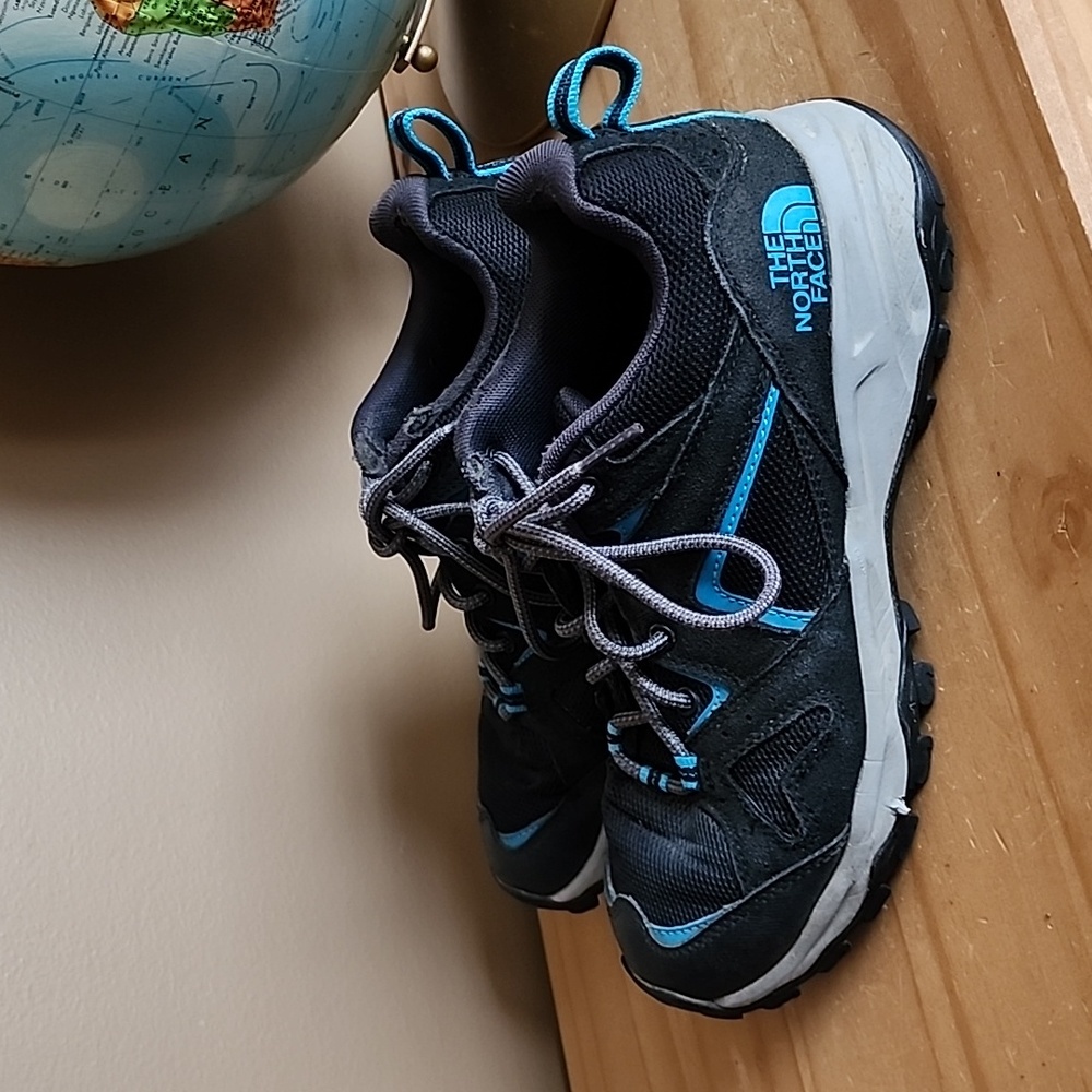 The North Face size 9 Trail Edge black running hiking sneakers